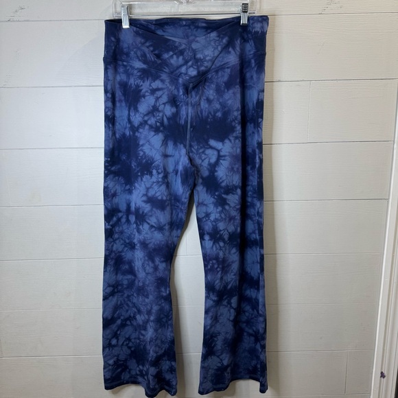 Victoria's Secret Pink NWOT Blue Tie-Dye Flare Pants Size XXL - Picture 1 of 9